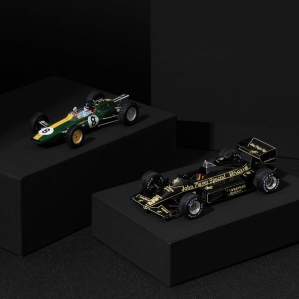 Легендарный комплект автомобилей Lotus F1 с фигурками гонщиков