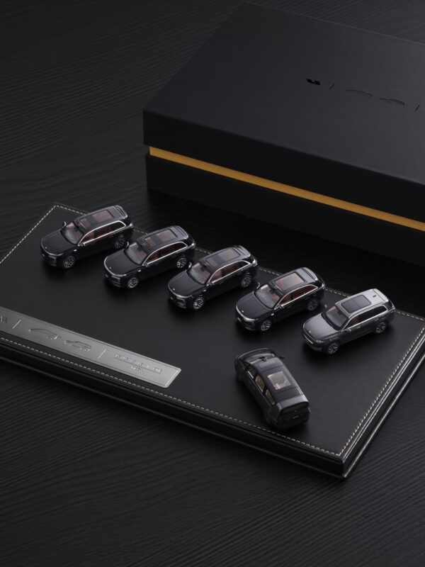 Подарочный набор масштабных моделей 1:64 Lixiang — изображение 3