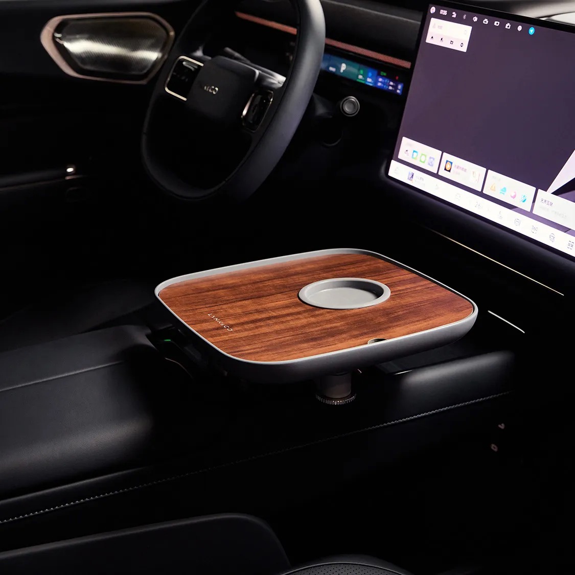 Автомобильный вращающийся столик Lynk&Co 2 Автомобильный вращающийся столик Lynk&Co — изображение 2