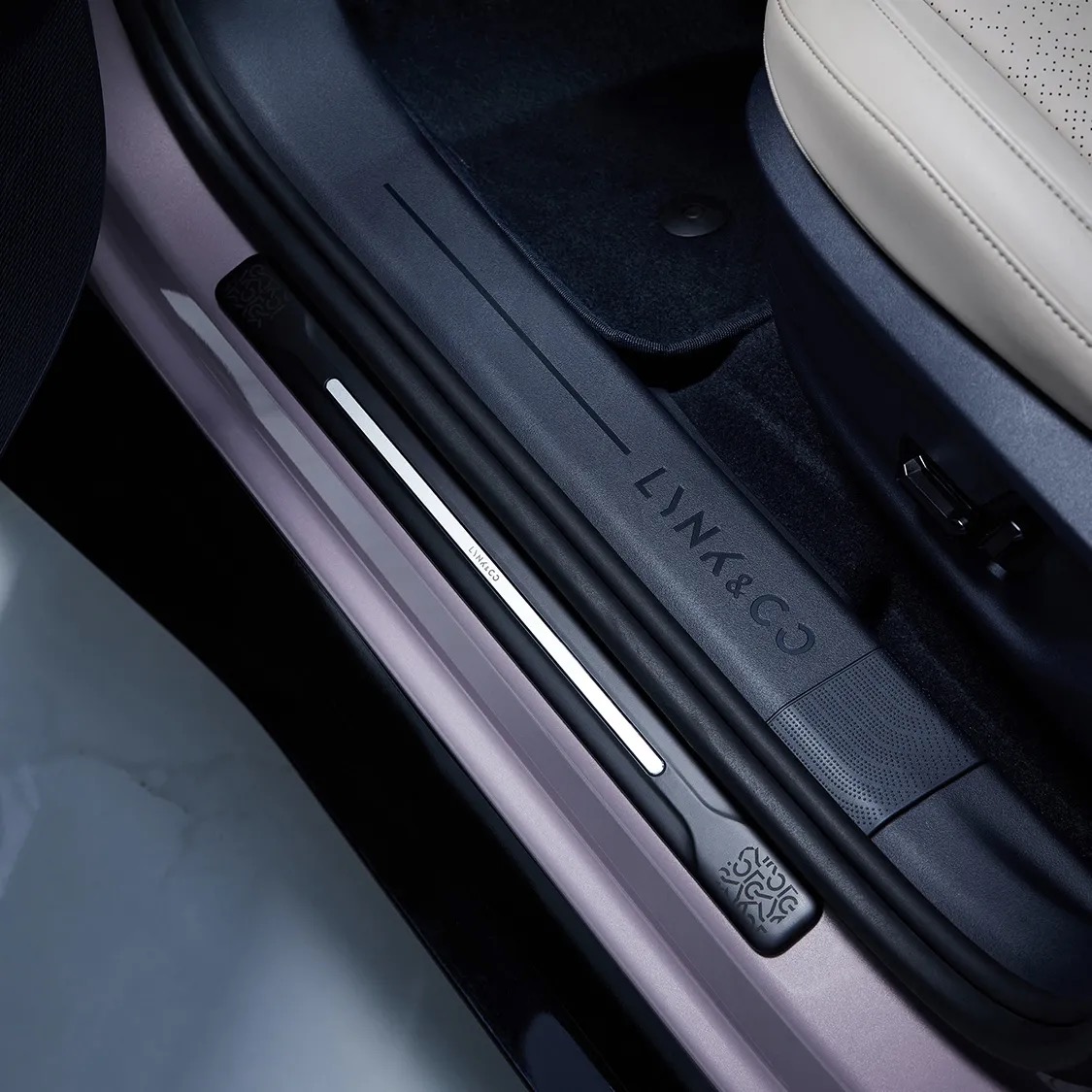 Защитные накладки на пороги Lynk & Co 3 Защитные накладки на пороги Lynk & Co — изображение 3