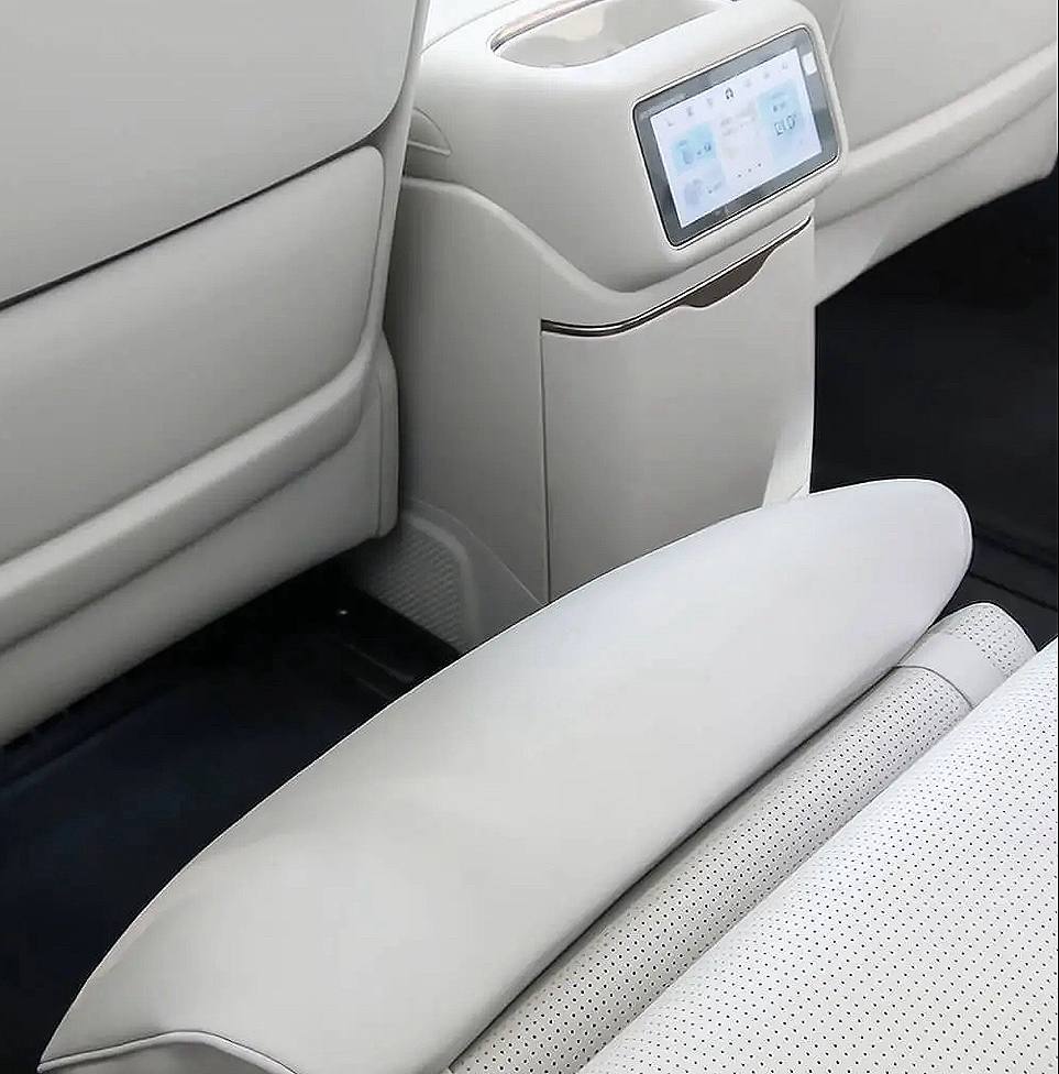 Подушка для ног Lynk & Co 900 4 Подушка для ног Lynk & Co 900 — изображение 4