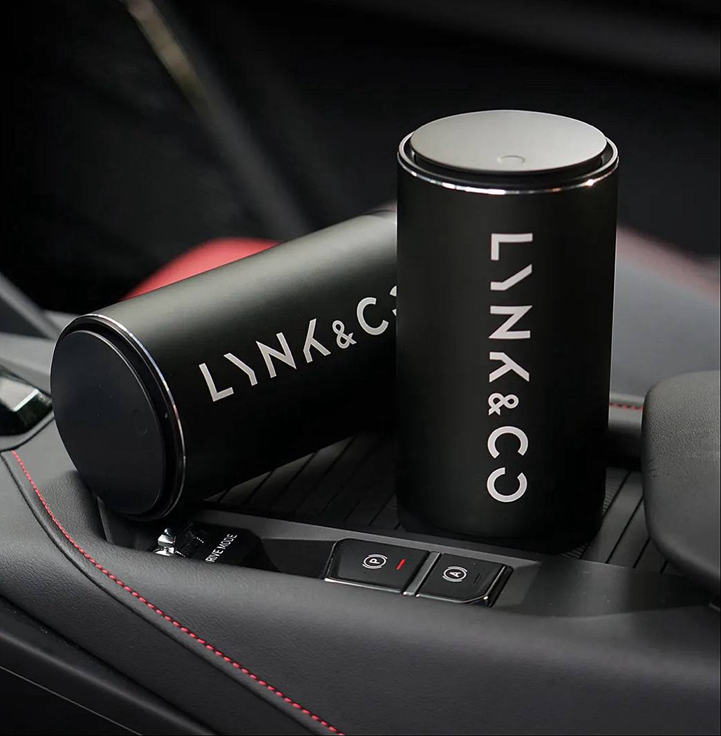 Автомобильная урна для мусора Lynk & Co 3 Автомобильная урна для мусора Lynk & Co — изображение 3