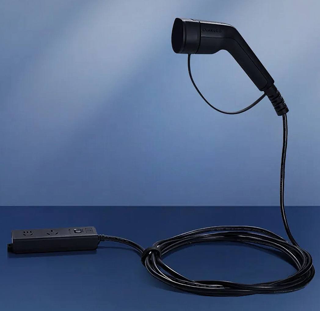 Портативное зарядное устройство от Lynk & Co 2 Портативное зарядное устройство от Lynk & Co — изображение 2