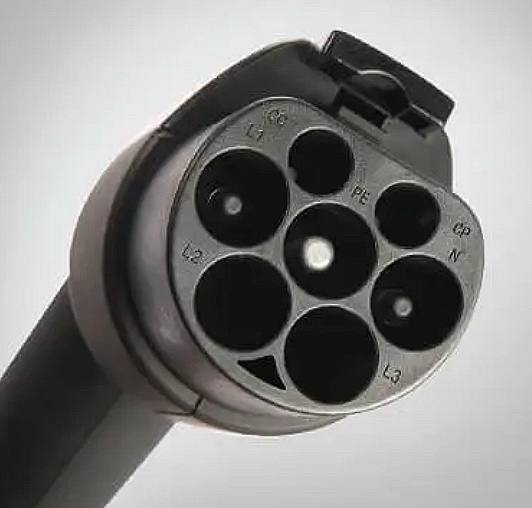 Портативное зарядное устройство от Lynk & Co 6 Портативное зарядное устройство от Lynk & Co — изображение 6