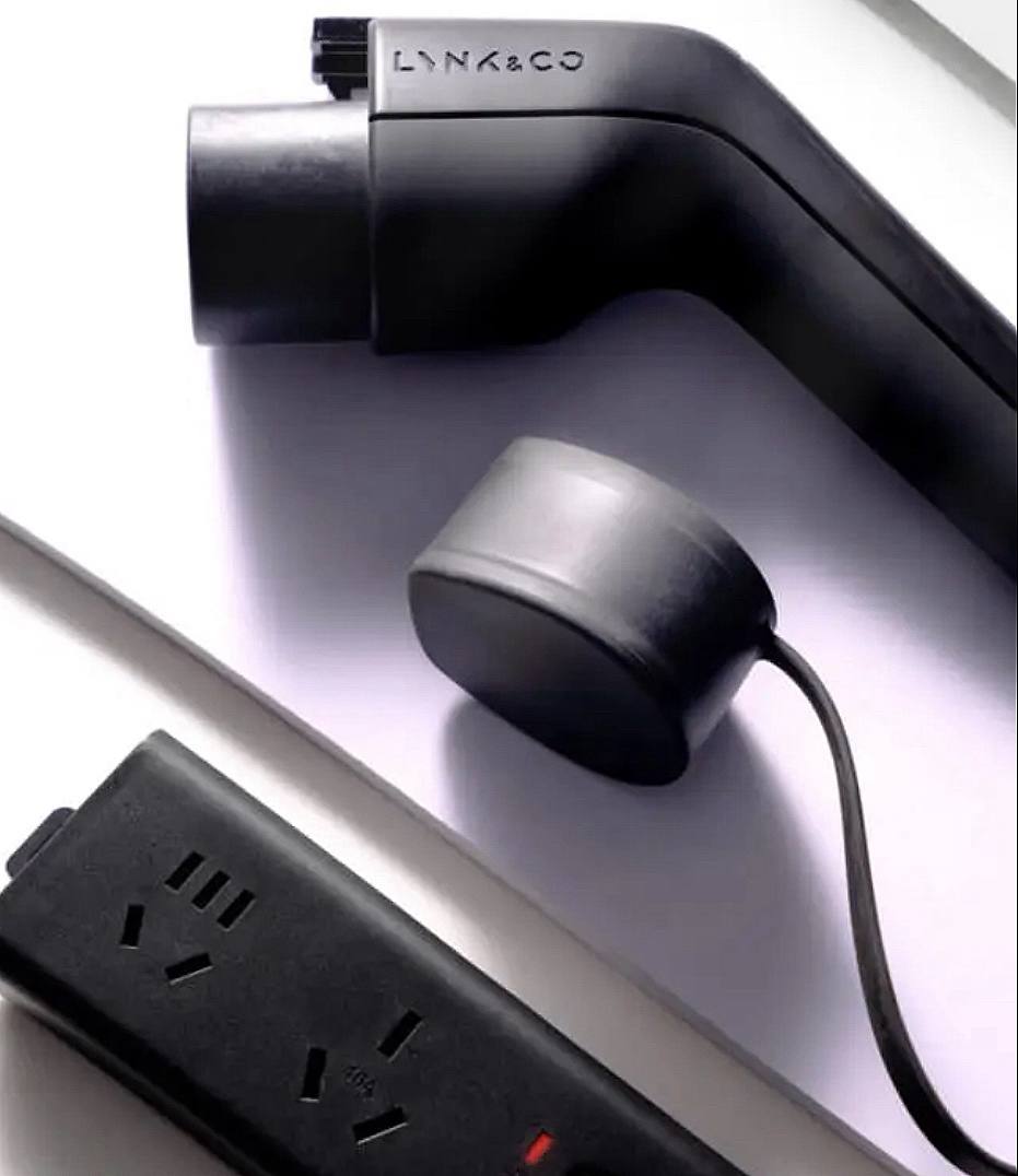 Портативное зарядное устройство от Lynk & Co 11 Портативное зарядное устройство от Lynk & Co — изображение 11