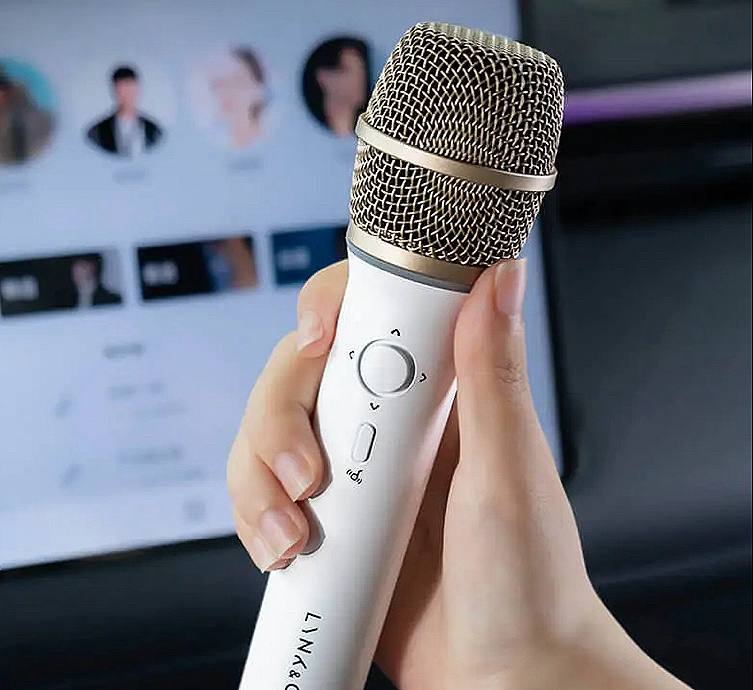 Комплект беспроводных микрофонов "Journey" от Lynk & Co 3 Комплект беспроводных микрофонов "Journey" от Lynk & Co — изображение 3