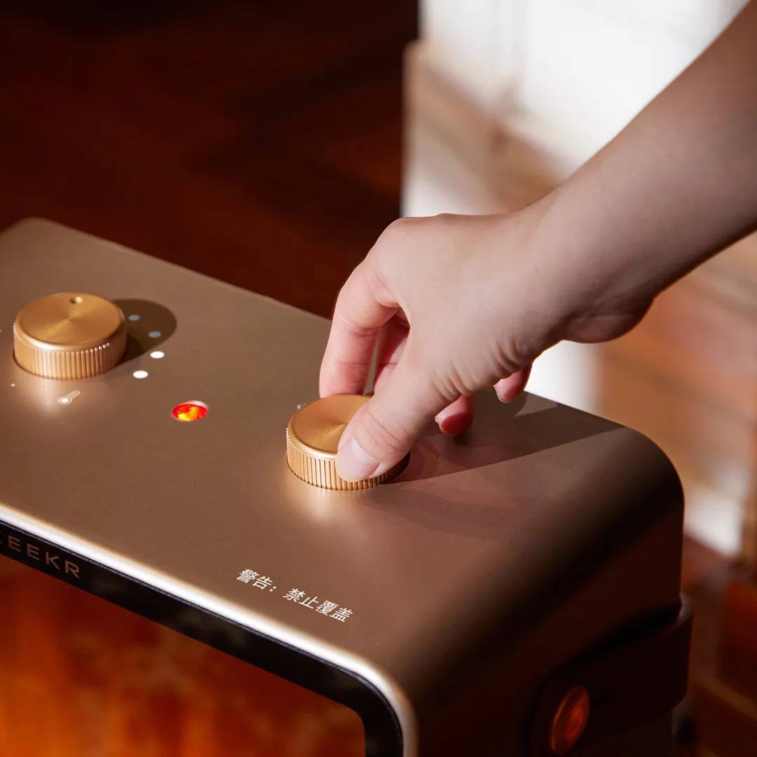 Oбогреватель с имитацией камина Zeekr 3 Oбогреватель с имитацией камина Zeekr — изображение 3